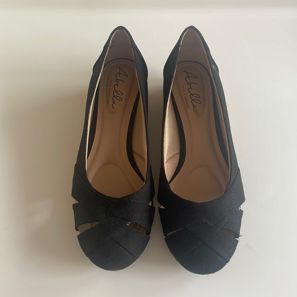 Never Worn Abella Fee Pump